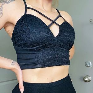 BLACK CROPPED BRALETTE